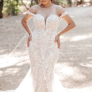 Essence of Australia Lace Bridal Gown